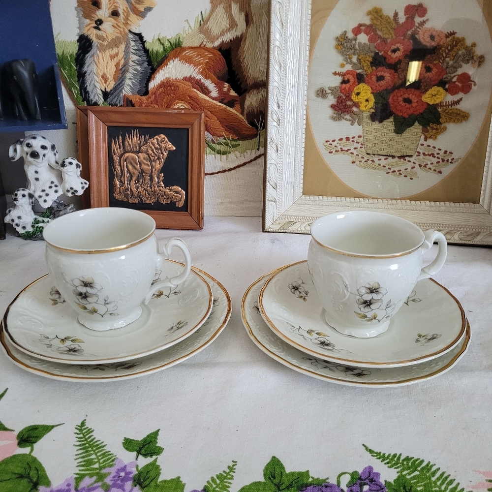 Vintage "Blossom" Teacup, Saucer & Snack Plate by Bernadotte Czechoslovakia 2